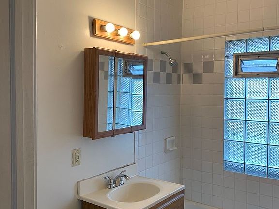 4th image of 1320 N Van Buren St APT 11