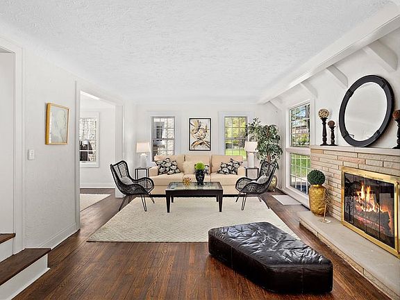 4th image of 18118 Lomond Blvd