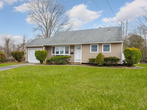 215 Claywood Drive, Brentwood, NY 11717