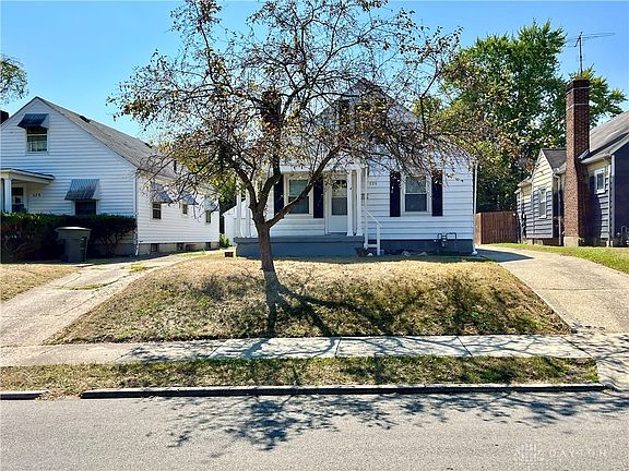 2nd image of 626 Redwood Ave