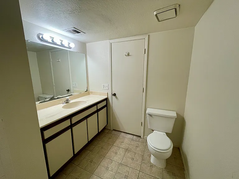 1710 W Wood Bridge Ct — Photo 11