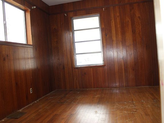 5th image of 925 30th St
