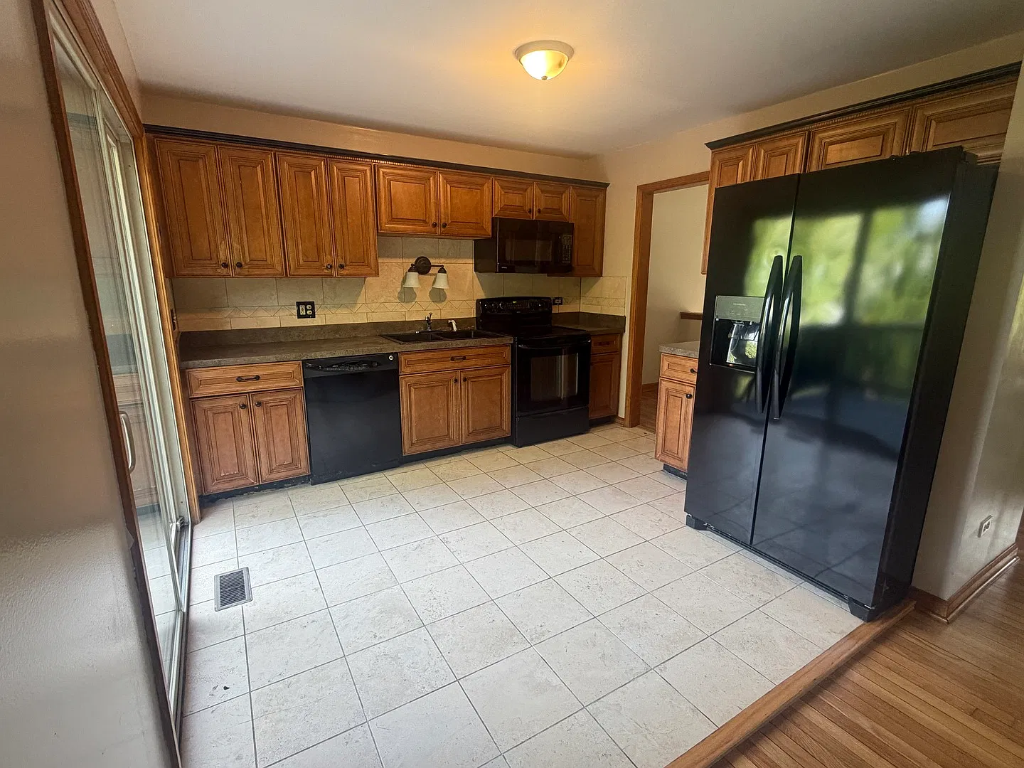 4 bed, 2000 sqft, $2,750 — Photo 4