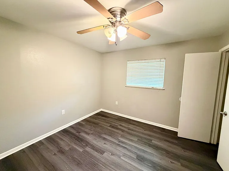 3310 Macarthur Dr — Photo 11