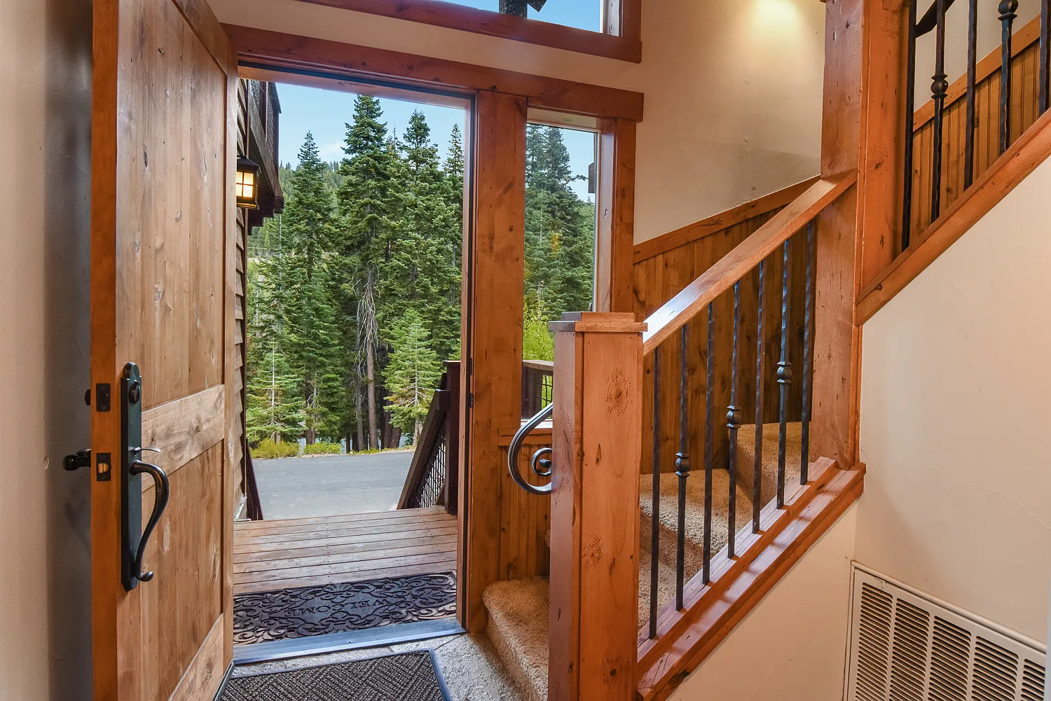 5 bed, 3164 sqft, $7,300 — Photo 2