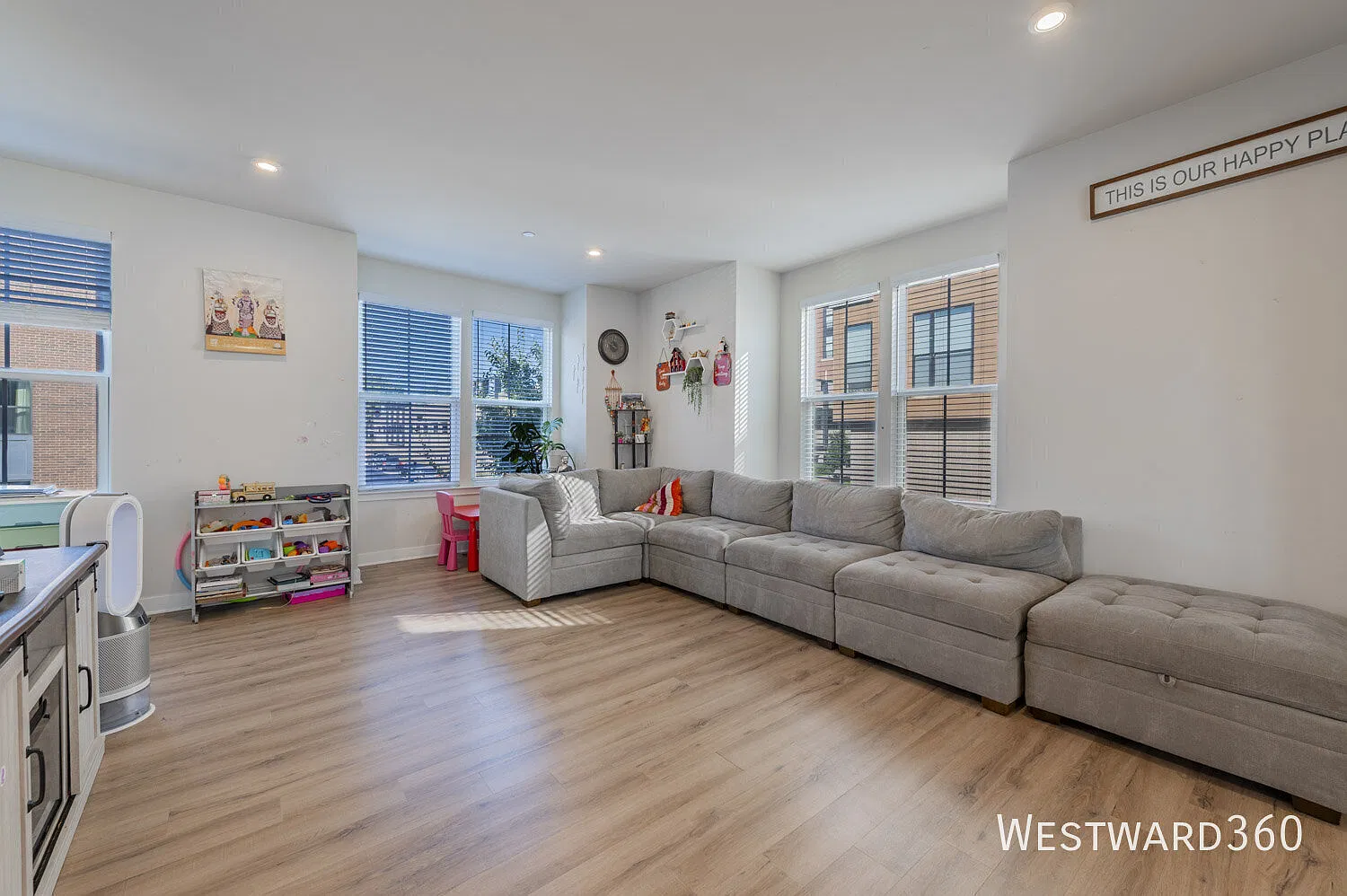 Fantastic Townhome Available 12/1 — Photo 4