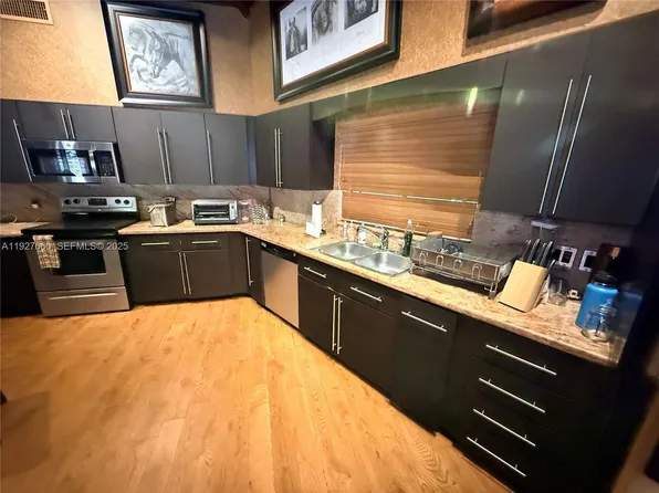 5877 SW 123rd Ave, Miami, FL 33183