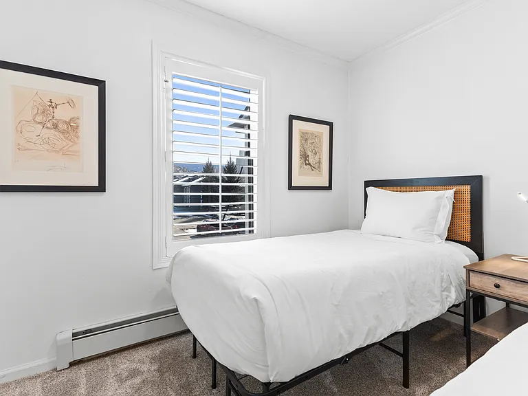 Bedroom 2 | Twin Beds