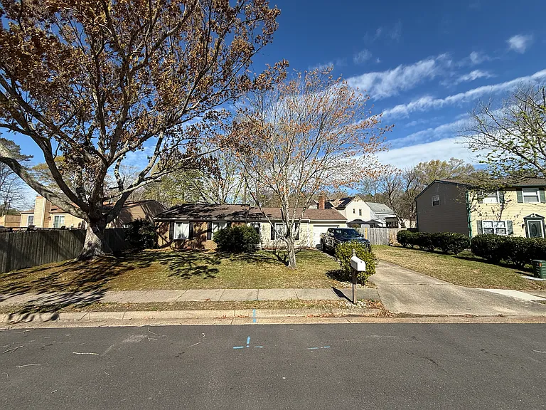 257 Windsor Castle Dr — Photo 1