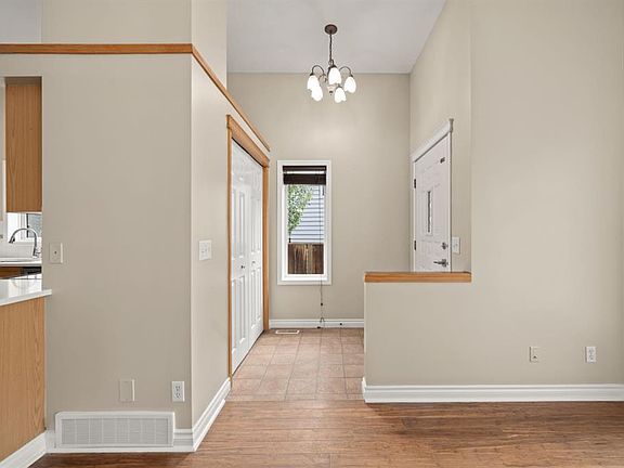 2nd image of 111 S Martinvalley Pl NE