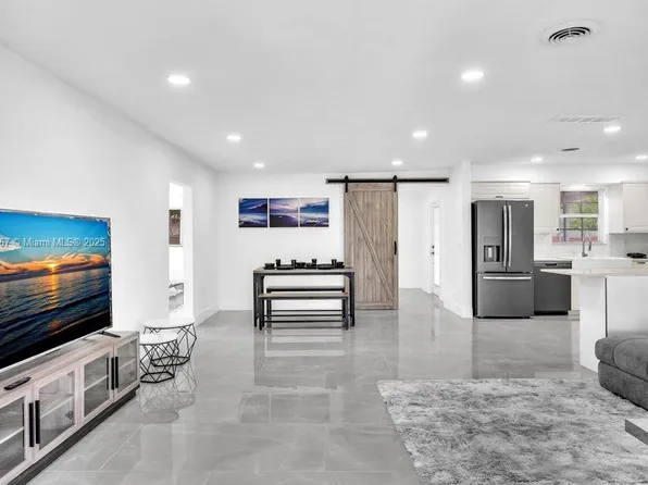 2112 N 14th Ter, Hollywood, FL 33020