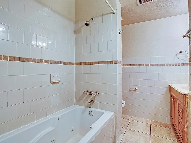 315 W Saulnier St #A — Photo 12