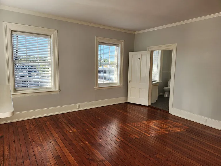 113 W Gaston St — Photo 16