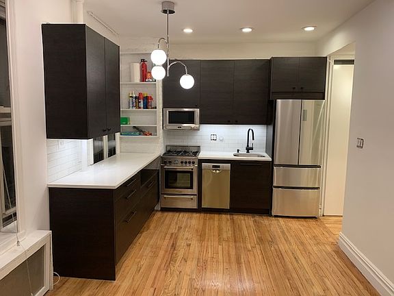 4th image of 304 W 10th St APT 3C