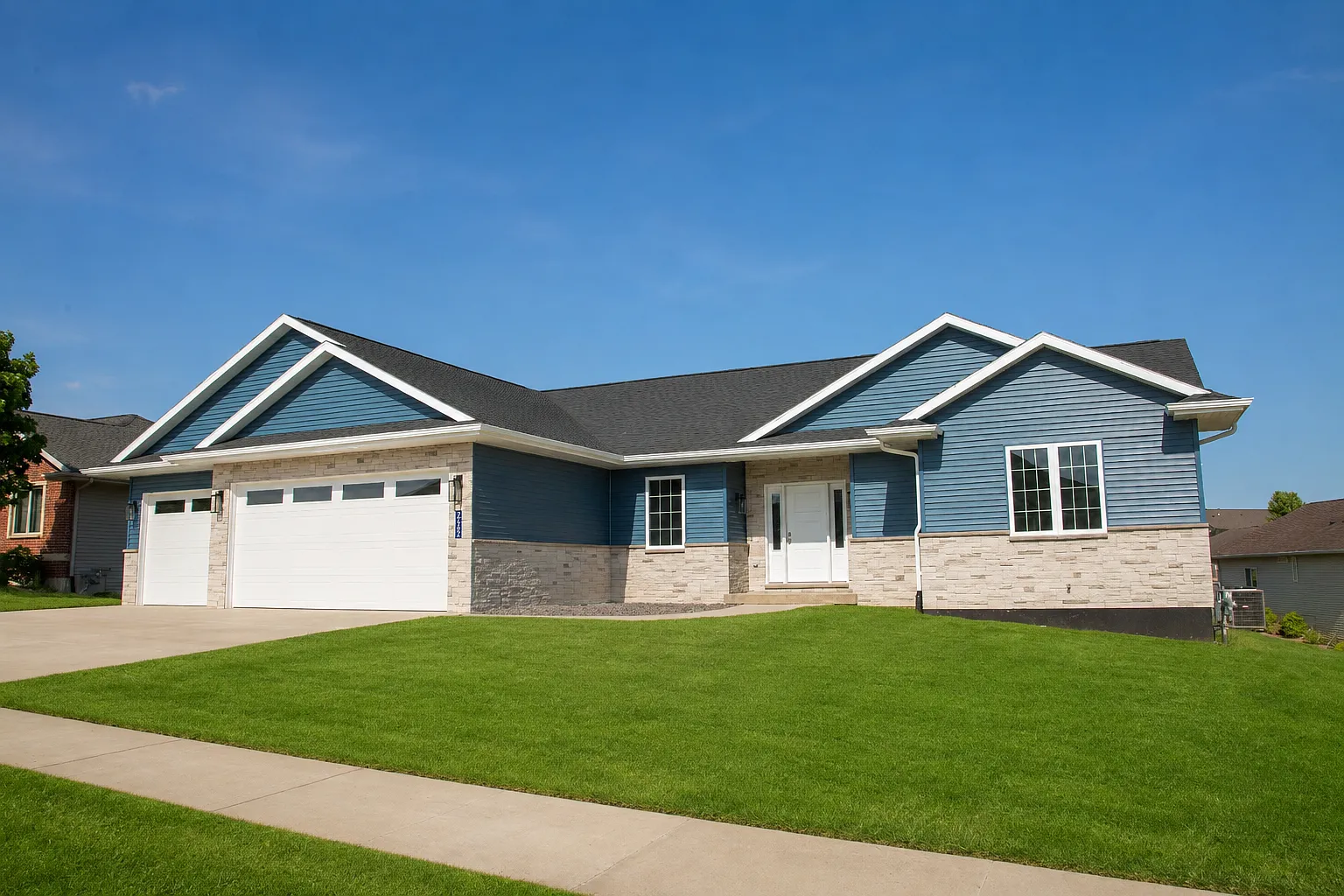 4 bed, 2900 sqft, $4,500 — Photo 2