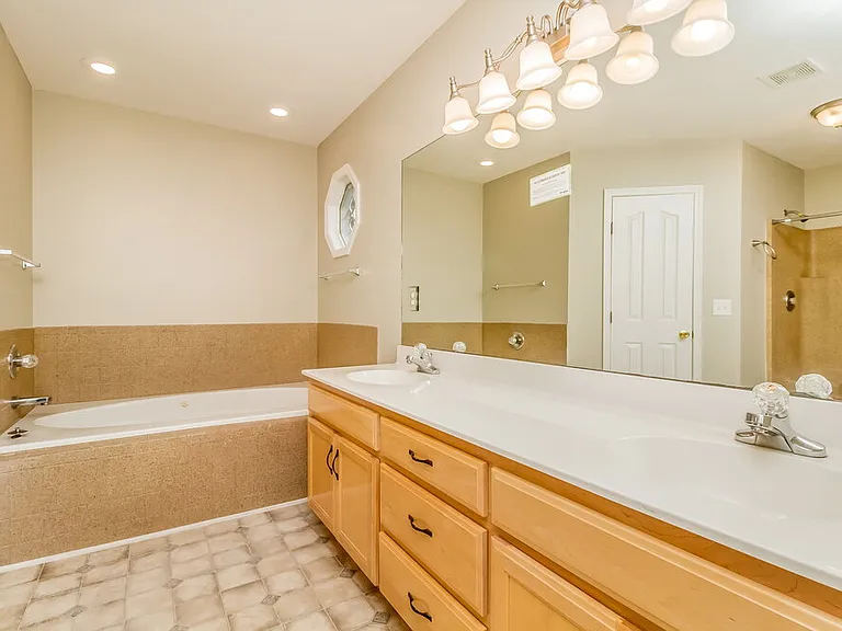 2910 Iona Dr — Photo 12