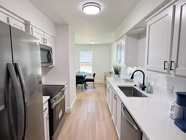1172 W Cato Springs Rd — Photo 16