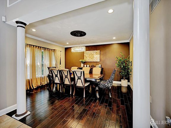 5th image of 3 Greenwich Ct