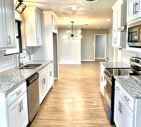 4th image of 2025 Marilyn Ln