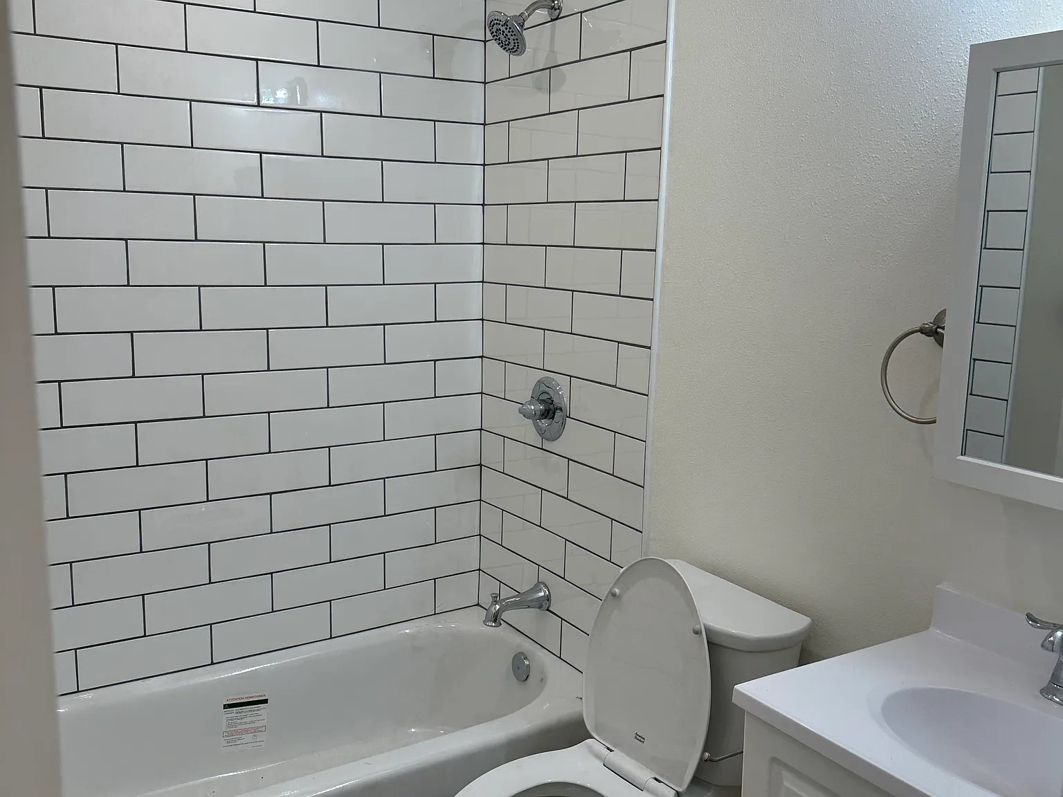 1037 S Vermont Ave — Photo 4