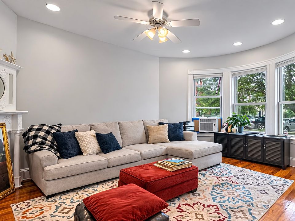 1st image of 194 Emerson St #1