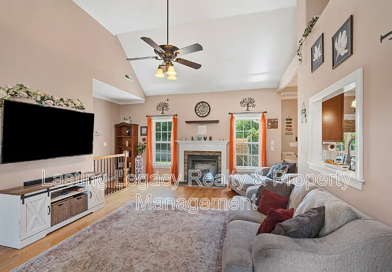 187 Marbrook Dr — Photo 6