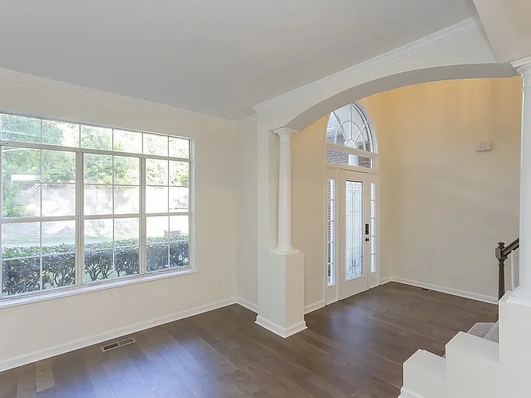 1409 Cedarway Ln — Photo 3
