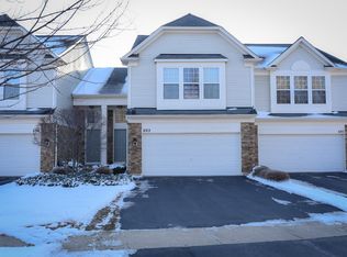 693 Pointe Dr, Crystal Lake, IL 60014