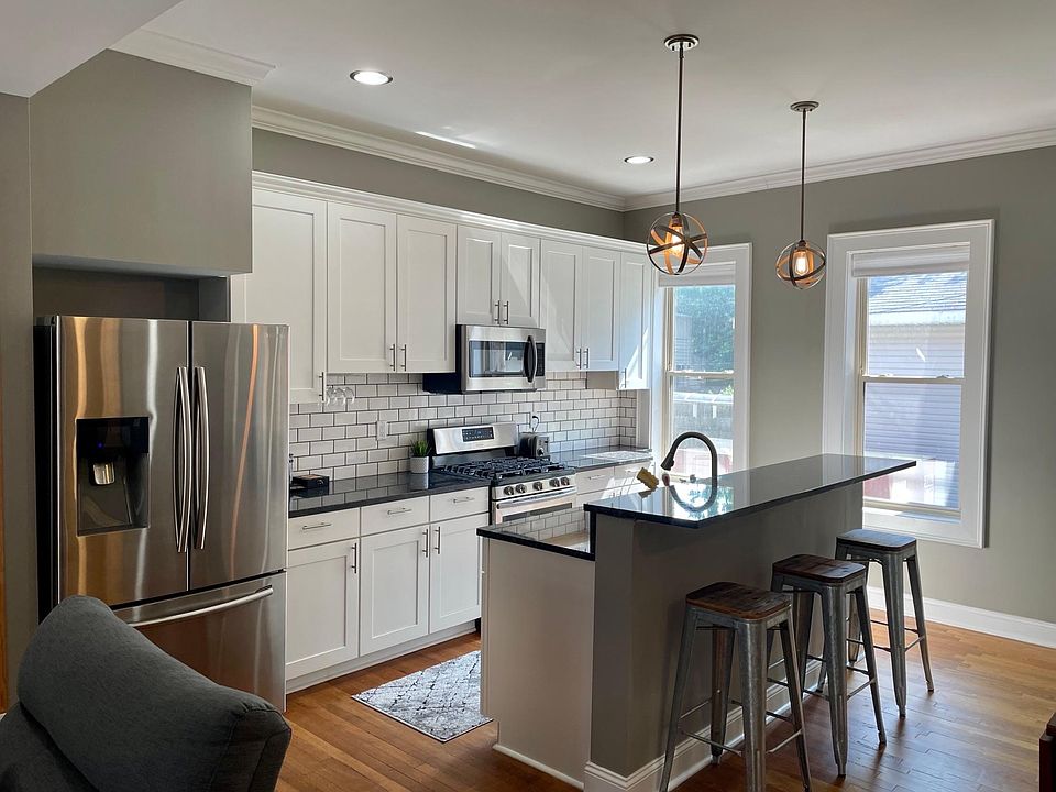 1st image of 174 Parkwood Ave