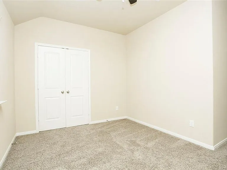 9702 Massanutten Ln — Photo 14