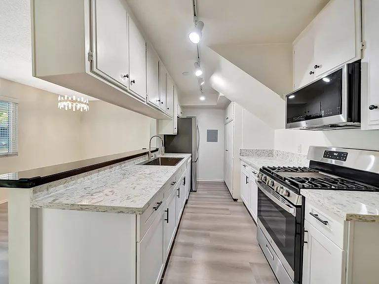 10634 Holman Ave #3-2 — Photo 18