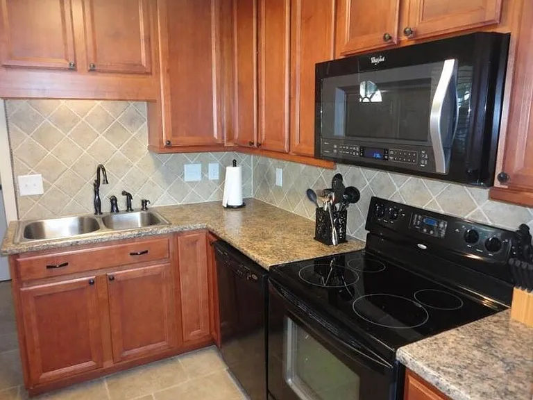 280 Anderson Dr — Photo 8