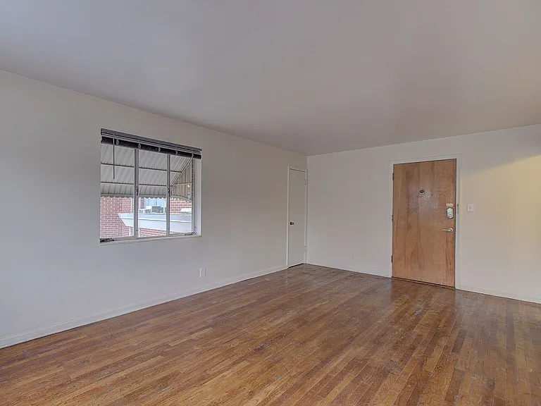 232 N 200 W #4 — Photo 7