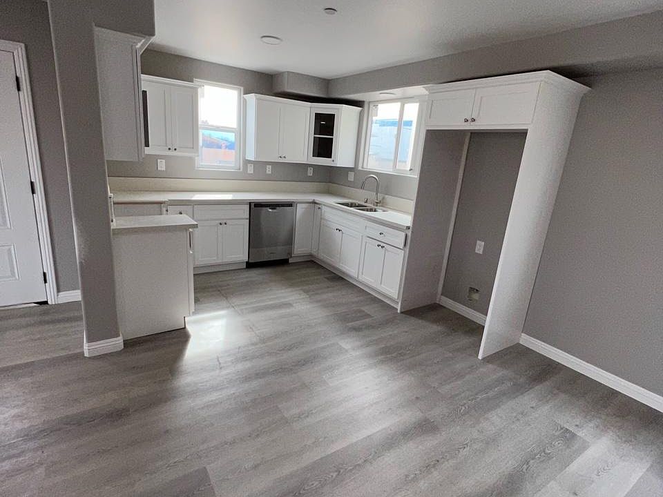 1st image of 207 W G St #207