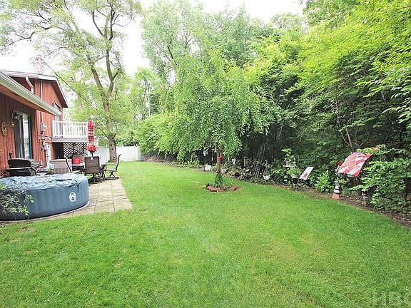4th image of 482 Eisenhower Dr