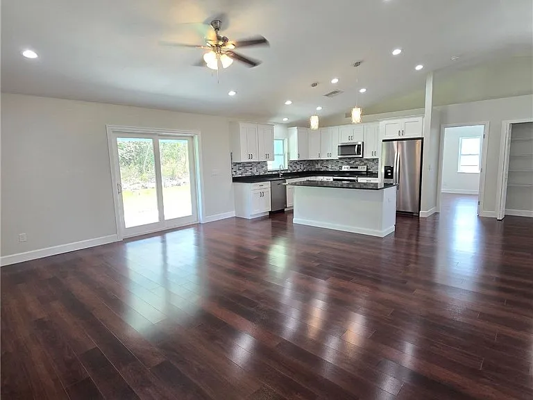 124 Clinton Ave — Photo 13
