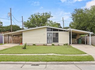 402 Blossom St, Gretna, LA 70056