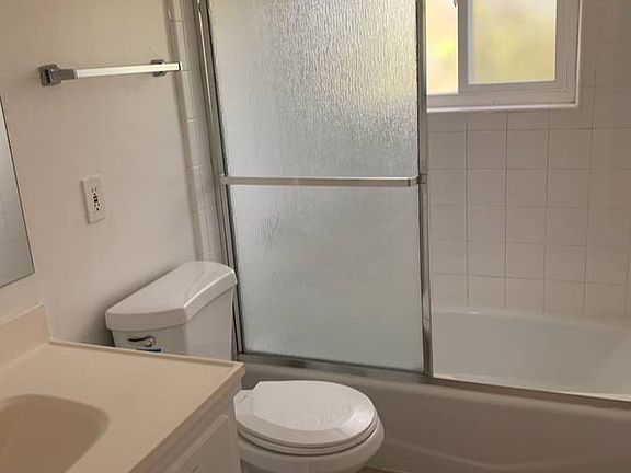 5th image of 1671 Ontario Dr APT 1