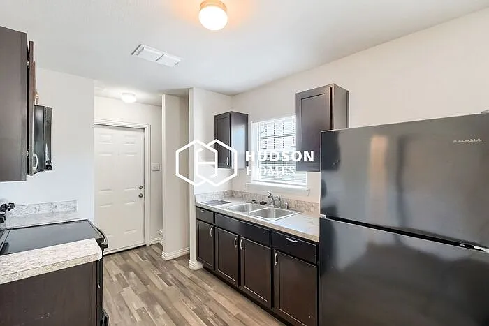 3408 Spring Ave — Photo 5
