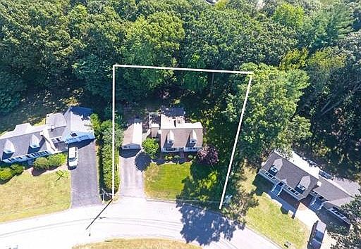 2nd image of 25 Crestwood Cir