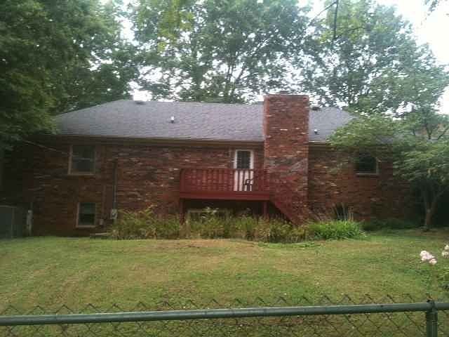 2nd image of 921 Meadowwood Ln