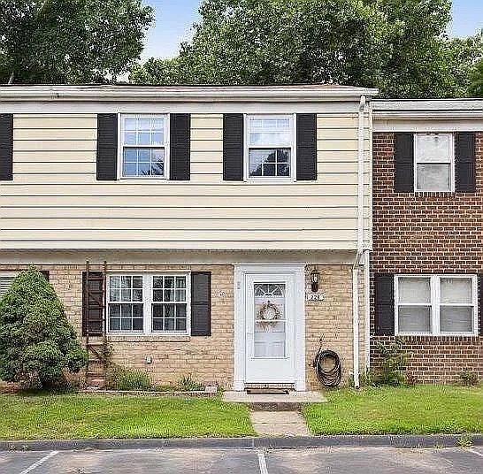 1st image of 228 Candlelight Ln