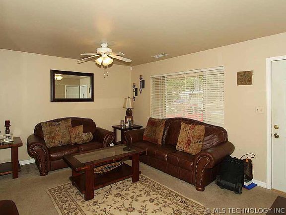 4th image of 517 E Galveston Dr