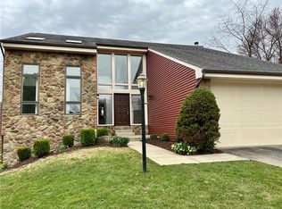 121 Village Dr, Cranberry Township, PA 16066