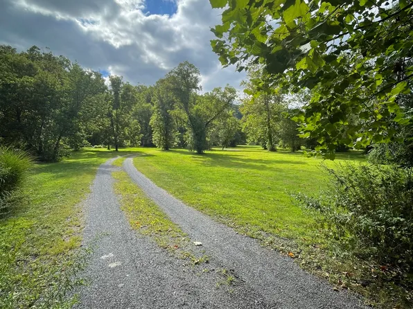 Aspetuck Ridge Road, New Milford, CT 06776