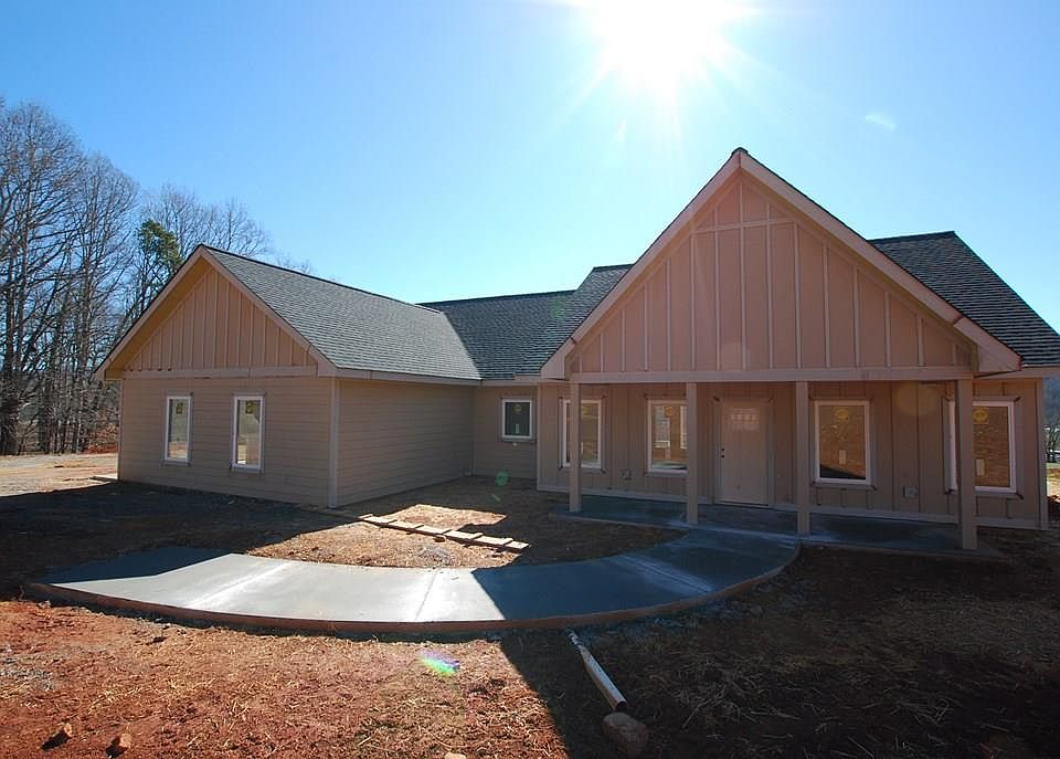 1st image of 102 Jack Groves Ln
