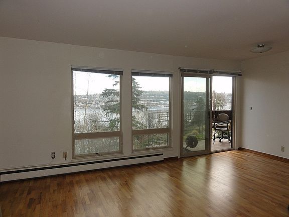 3rd image of 2480 Dexter Ave N APT 3