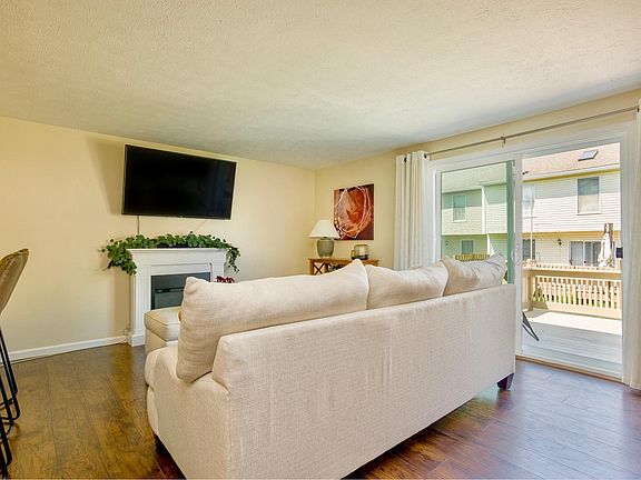 5th image of 41 Camberley Pl
