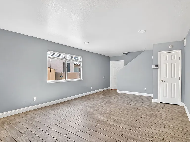 7520 Bowles Dr — Photo 2