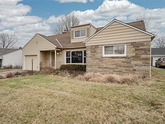 2nd image of 23863 Glenhill Dr